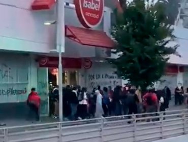 Masivo saqueo a Supermercado Santa Isabel de Plaza Vergara en Viña del Mar