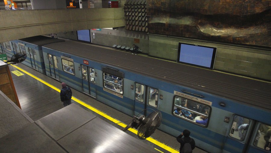 Metro de Santiago funcionará este domingo desde las 8 horas con 83 estaciones habilitadas