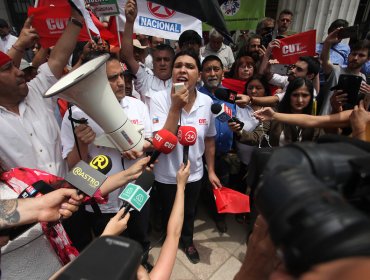 Manifestantes ingresaron hasta el patio de la sede del Congreso en Santiago