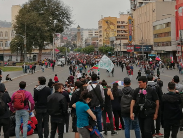 Miles de personas se movilizaron hasta las inmediaciones del Congreso en Valparaíso