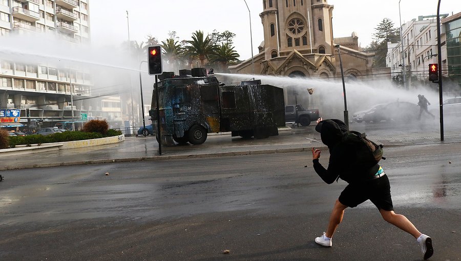 Saqueos y daños a propiedad pública y privada de la región de Valparaíso dejaron 40 detenidos este lunes 11