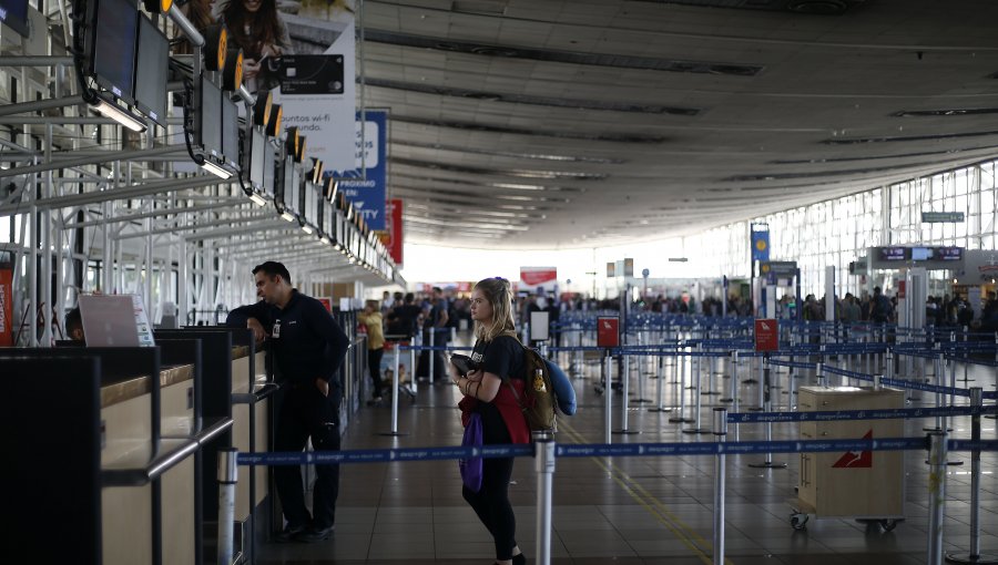 Trabajadores del Aeropuerto de Santiago se sumaron al Paro Nacional