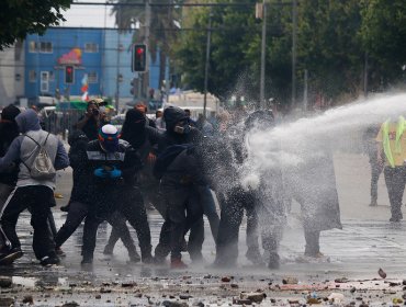 Con serios disturbios culmina masiva manifestación por el centro de Valparaíso