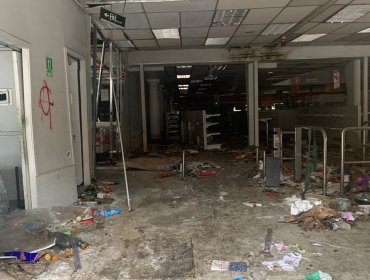 Así quedó céntrico supermercado saqueado en Viña del Mar