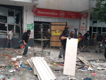 Manifestación en Viña del Mar fue pacífica hasta que antisociales ingresaron a saquear supermercado