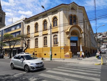 Rector de la Universidad de Playa Ancha visitó a estudiante que recibió perdigón en el ojo