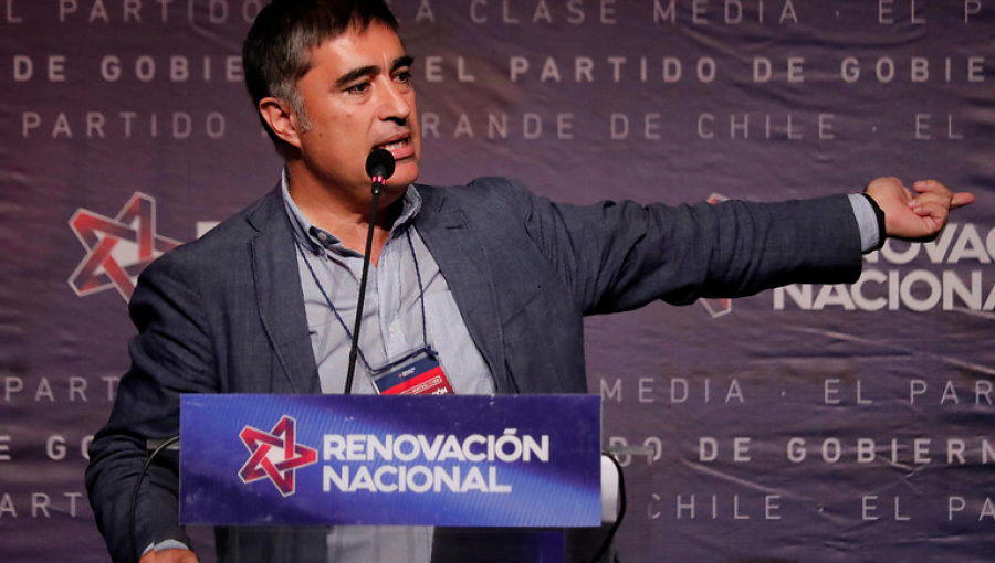 Renovación Nacional propuso cambiar la Carta Fundamental con "Convención Constitucional" y plebiscitos