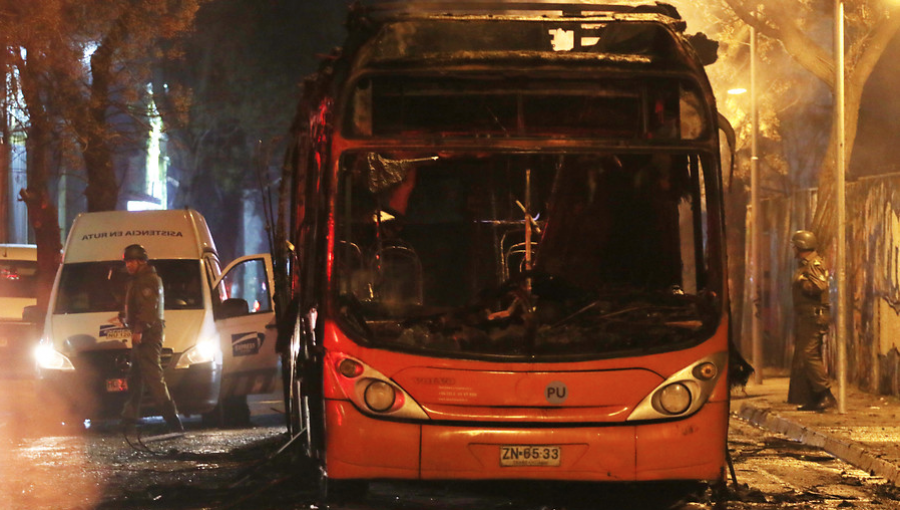 Más de 4.500 buses han sido vandalizados en la región Metropolitana durante crisis social