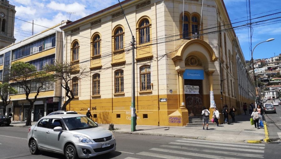 Rector de la Universidad de Playa Ancha visitó a estudiante que recibió perdigón en el ojo