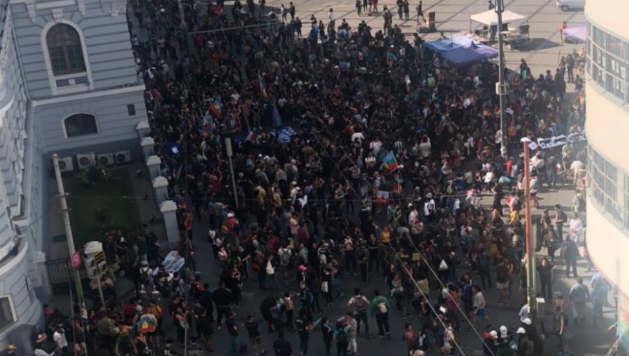 En Valparaíso y Viña del Mar se manifiestan en conmemoración a la muerte de Camilo Catrillanca