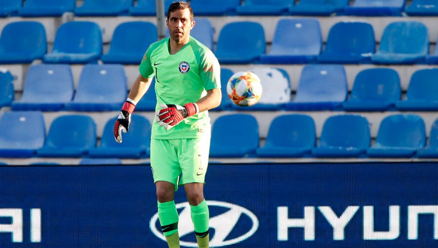 Claudio Bravo sorprendió al entrenar este jueves con el plantel de O'Higgins