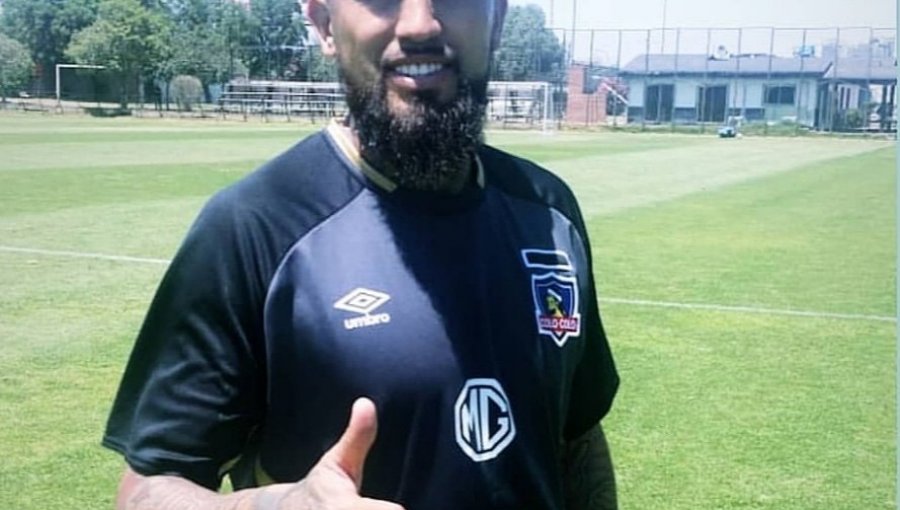 Arturo Vidal visitó el Monumental y entrenó con los juveniles de Colo-Colo