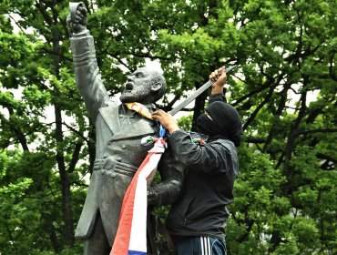 Corporación Patrimonio Marítimo repudia ataque a estatua de Arturo Prat en Temuco