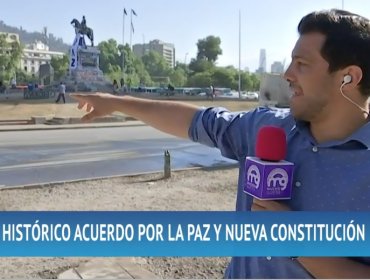 Periodista de Mega fue agredido con pintura durante despacho en plaza Italia