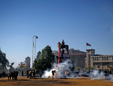 Multitud vuelve a concentrarse en plaza Italia a cuatro semanas del inicio del estallido social