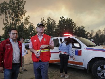 Más de 500 casas de Curauma y Placilla bajo peligro de ser arrasadas por el fuego: 22 aeronaves combaten incendio