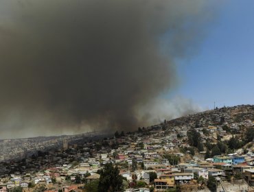 Nuevo incendio en Valparaíso deja 4 casas destruidas y de manifiesto “intencionalidad” según Intendente