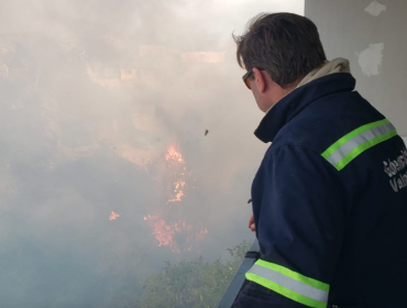 Gobernador de Valparaíso por incendio en Rodelillo: "La situación es mucho menos grave que lo que pensábamos inicialmente"