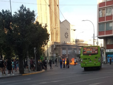 Conmemoración por un mes de manifestaciones termina en disturbios en Valparaíso