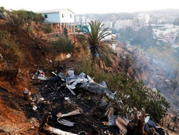 Militares hallaron bidón con bencina en quebrada donde se habría originado incendio en Rodelillo