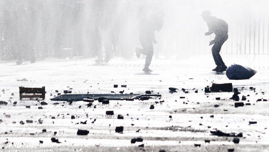 Manifestaciones a un mes del estallido social culminaron con 55 detenidos en la región de Valparaíso