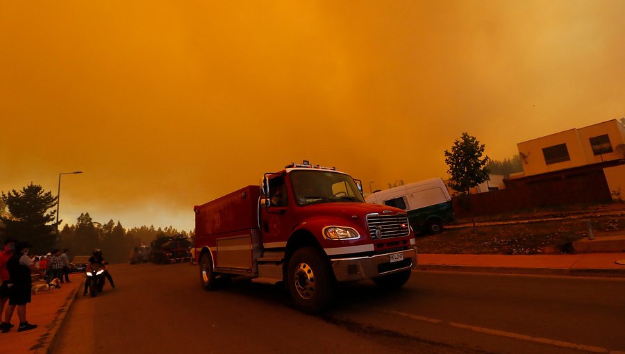 Presidente Piñera sobrevolará Valparaíso para evaluar daños por incendios forestales