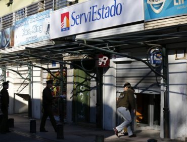 Tres personas resultaron heridas en millonario robo a sucursal ServiEstado de Conchalí