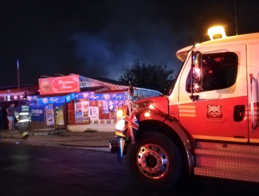 Incendio estructural afectó a vivienda del cerro Los Placeres: dos personas damnificadas