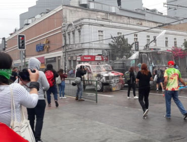 Manifestación culmina con serios incidentes en las afueras del Congreso Nacional en Valparaíso