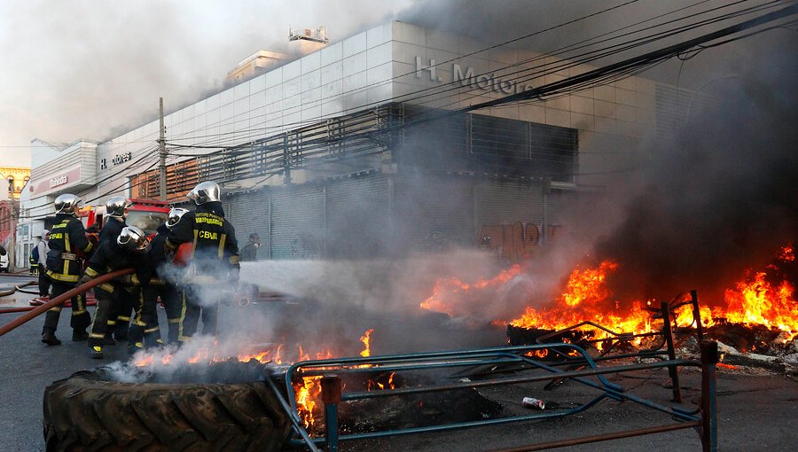 Intendente de Valparaíso calificó incidentes del jueves 21 como "uno de los peores días de vandalismo y destrucción del año"