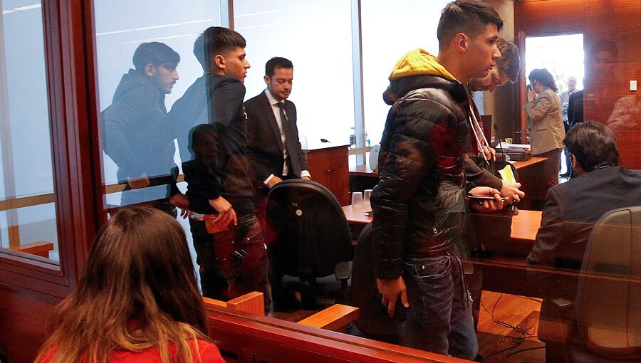 Sentencian a hermanos Huaiquipán a 12 y 5 años por homicidio de futbolista en Maipú