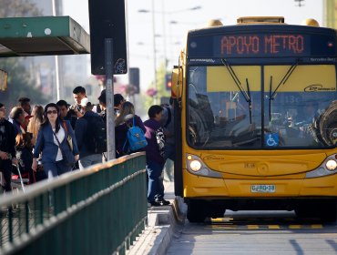 Transportes anuncia reforzamiento de buses en Santiago desde las 15:30 horas por protestas