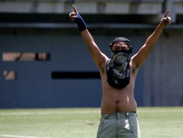 Suspenden partido entre Calera e Iquique tras ingreso de la Garra Blanca al estadio