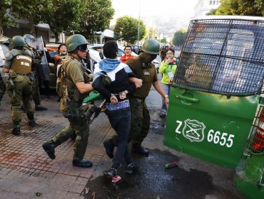 Balance de viernes de manifestaciones: 243 detenidos, 6 saqueos, 4 incendios y 17 civiles lesionados