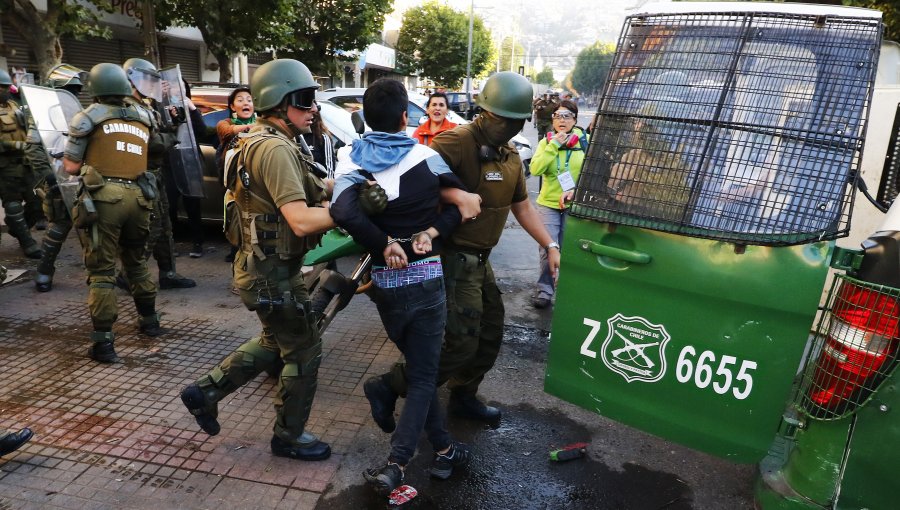 Balance de viernes de manifestaciones: 243 detenidos, 6 saqueos, 4 incendios y 17 civiles lesionados