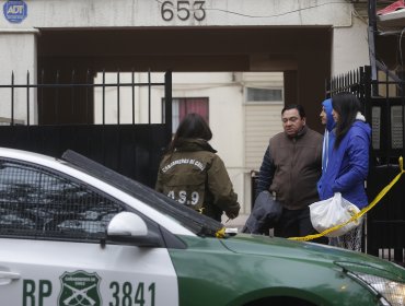 Hieren de bala a Carabinero tras ataque de turba a comisaría en Pudahuel