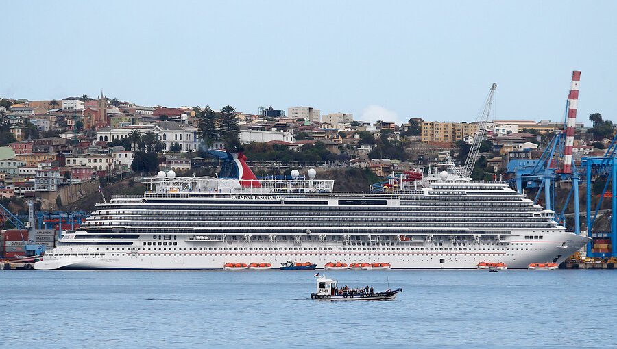 'Carnival Panorama': recala en Valparaíso el crucero más grande de la temporada, con 622 tripulantes