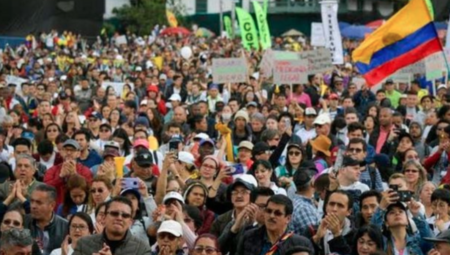 Colombianos marchan en diversas ciudades en contra del paquete de medidas anunciado por el Gobierno de Duque