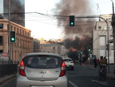 Diversas barricadas se han instalado en puntos estratégicos del Gran Valparaíso en el marco del paro nacional