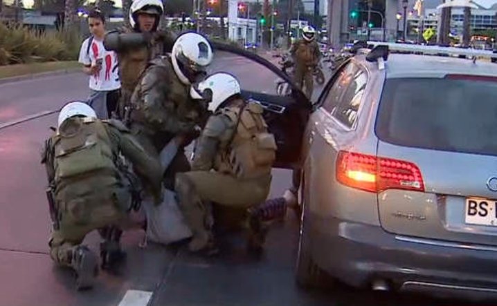 Carabineros detuvo a hombre que disparó contra manifestantes en el exterior del portal La Dehesa