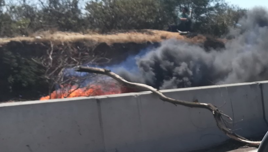 Sujetos instalaron barricadas y estarían cobrando "peaje" en la ruta Las Palmas de Viña del Mar