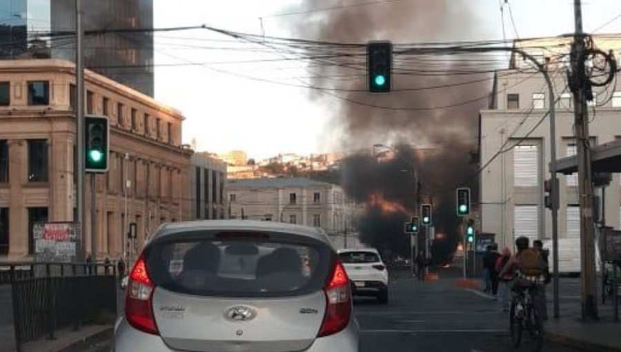 Diversas barricadas se han instalado en puntos estratégicos del Gran Valparaíso en el marco del paro nacional