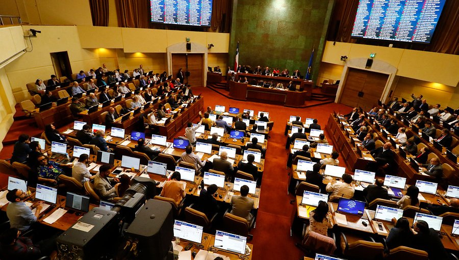 Cámara de Diputados aprobó por unanimidad proyecto que rebaja la dieta parlamentaria en un 50%