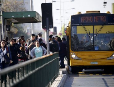 Transportes anuncia reforzamiento de buses en Santiago a partir de las 16:30 horas