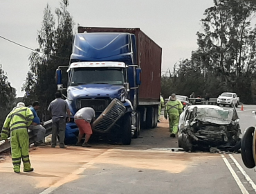 Conductor de vehículo menor falleció tras violenta colisión con camión en la ruta Lo Orozco