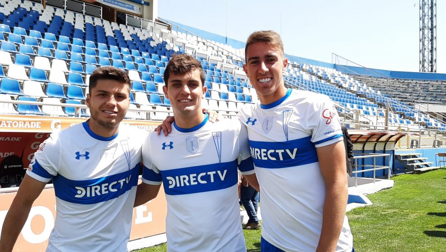 Plantel de Universidad Católica levantó la copa de campeón de la temporada 2019