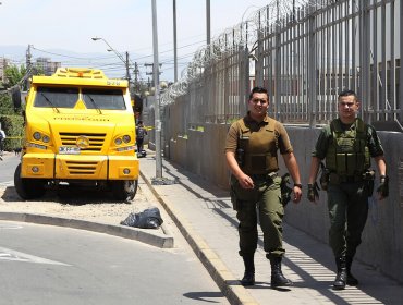 Delincuentes se enfrentaron a tiros con guardias en supermercado de Maipú: dos heridos a bala