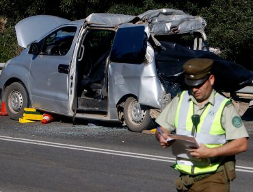 Cinco fallecidos deja accidente entre furgón con temporeros y un camión en la región del Maule