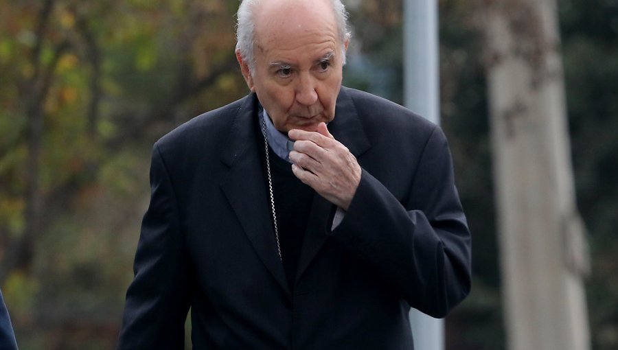 Francisco Javier Errázuriz fue duramente increpado por transeúntes en el centro de Santiago