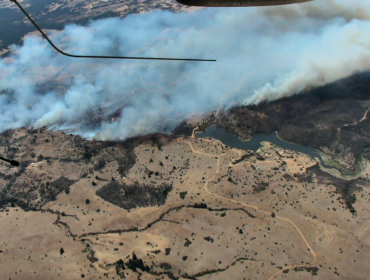 Declaran Alerta Roja en El Quisco, Algarrobo y Casablanca por incendio forestal en sector El Totoral